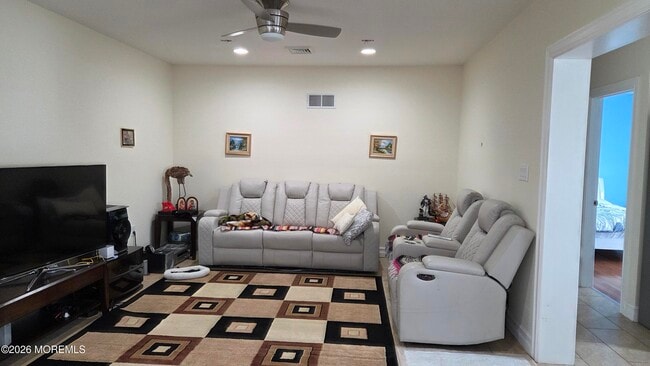 Photo - 255 Pine Dr