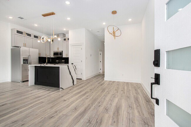 Photo - 3652 Seabrook St