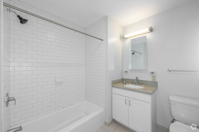 A4 1BR, 1BA - 586SF - Bathroom