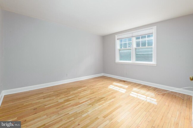 Photo - 500 E Lancaster Ave Unit B 124