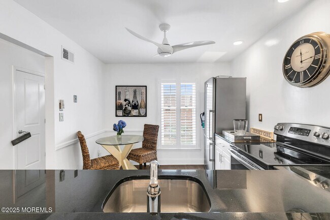 Photo - 60 Wyckham Rd