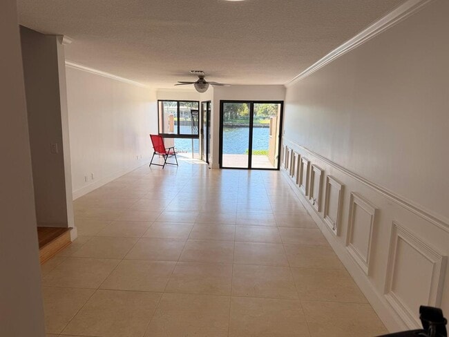 Photo - 797 S Riverside Dr