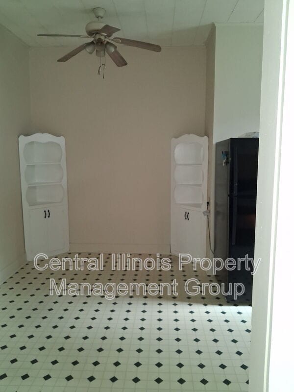 505 E Locust St