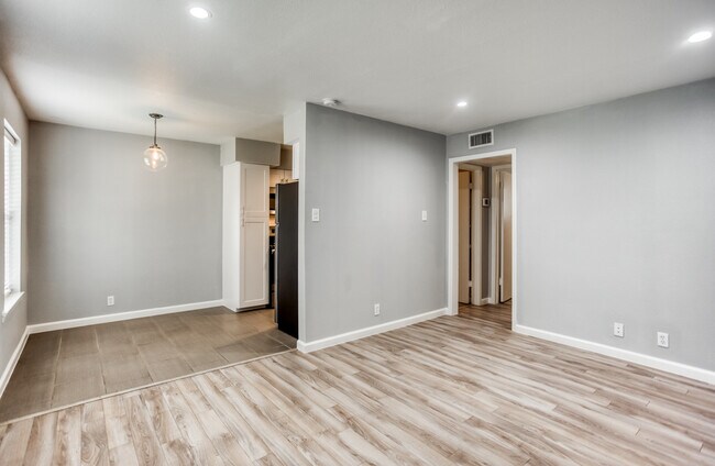 Photo - Magnolia Gardens