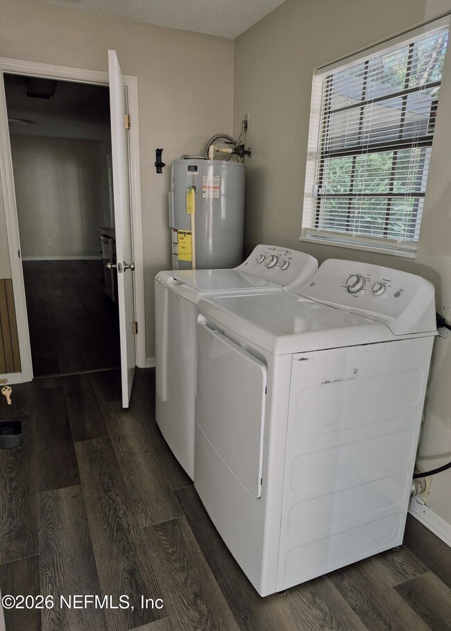 Photo - 604 Holly Ln