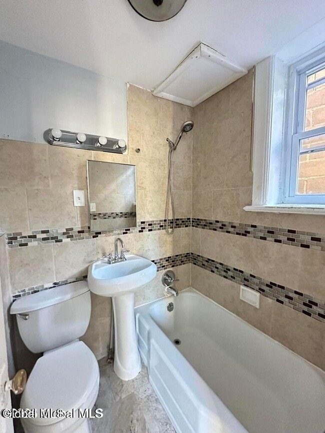 Photo - 51 Elm St Unidad 4