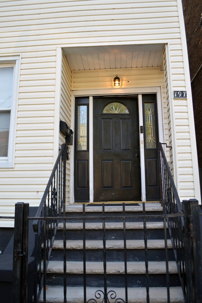 Building Photo - 197 Freeman Ave Unit 2 Rental