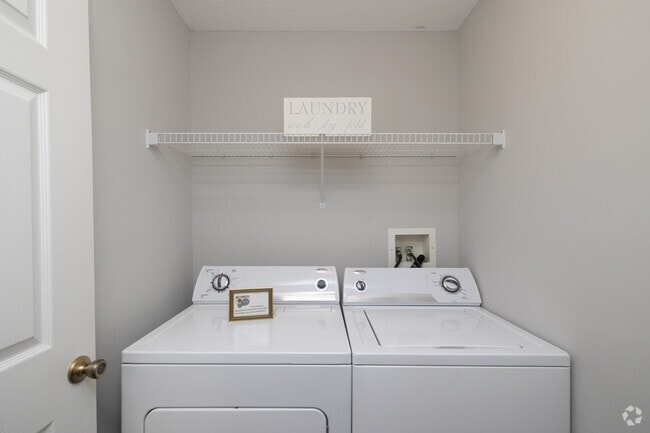 2BR, 2BA - 1,098SF - Laundry
