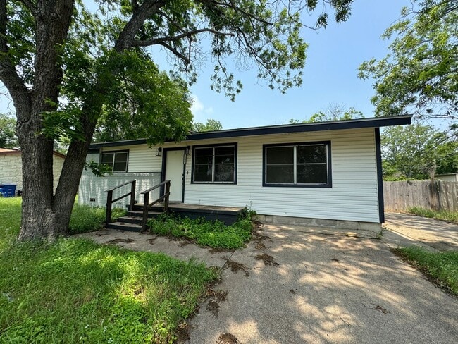 Building Photo - 108 Easy St