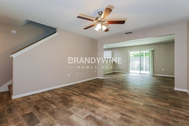Photo - 209 Woodknoll Pl