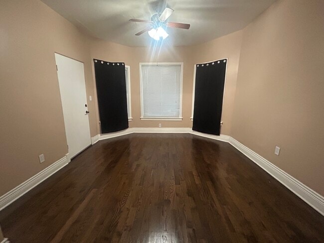 Photo - 5653 W Montrose Ave Unidad Second floor