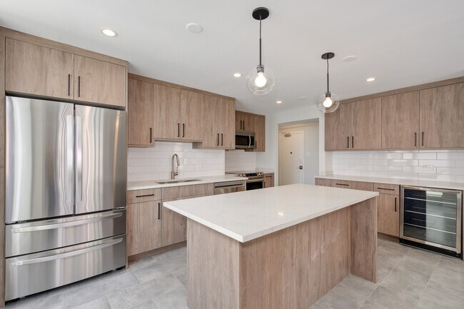 Photo - 227 E Walton Pl Unidad 8E