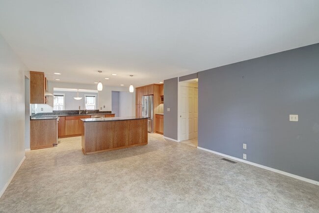 Photo - Kirkland Rambler with Amazing Back Yard!