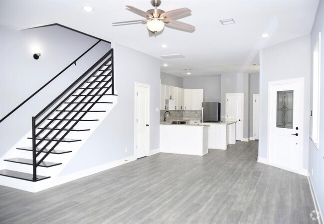 Building Photo - 4627 New Orleans St Rental