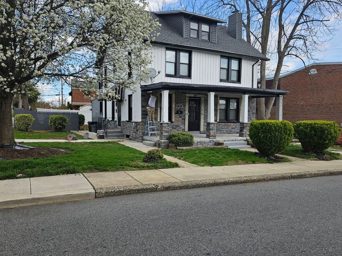 Photo - 101 E 35th St Unidad 101 E 35th Street, Apt. 2