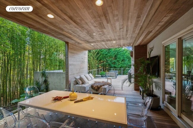 Photo - 10 Three Mile Harbor Hog Creek Rd