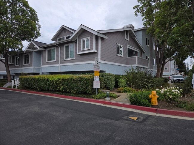 Photo - 7796 Essex Dr Unidad 00 Rental