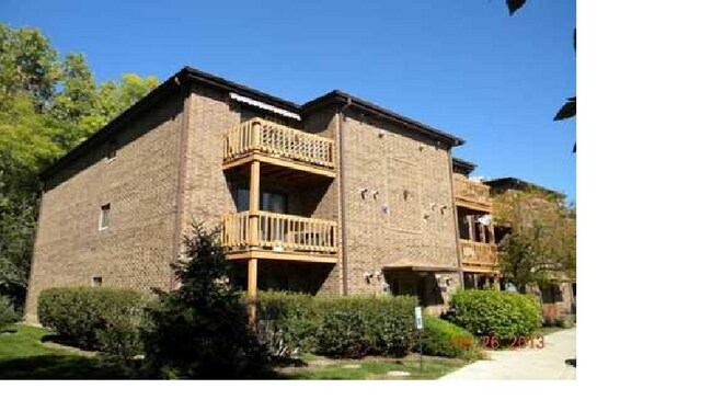 Whole Brick Building - 2268 Abbeywood Dr Condo