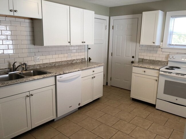 Photo - 1025 Weng Ave