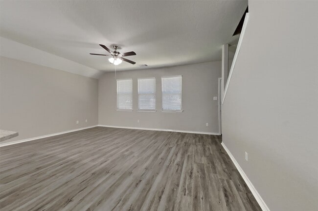 Photo - 22003 Avonglen Ln