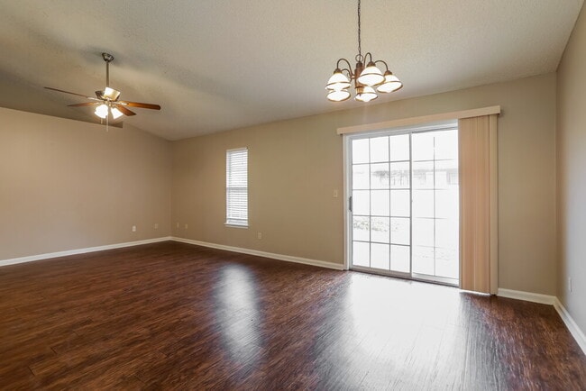 2955 Waters View Cir