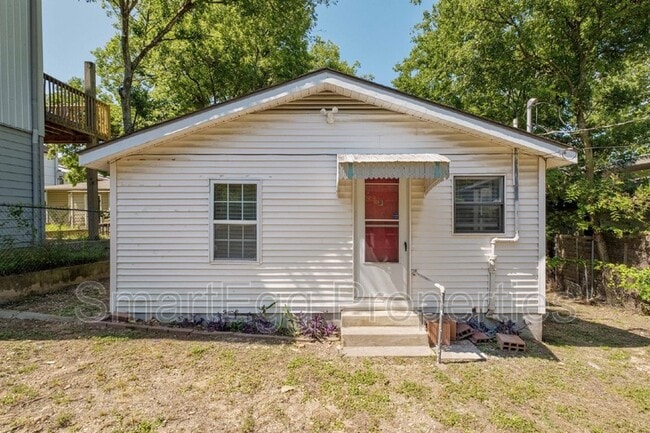Building Photo - 1906 E 9th St Unit B Rental
