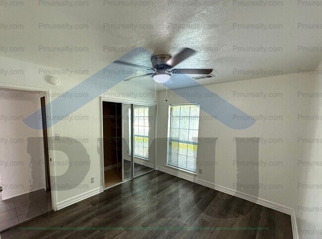 Photo - AVAILABLE NOW!!! Lovely 3/2/2 home in Gran...