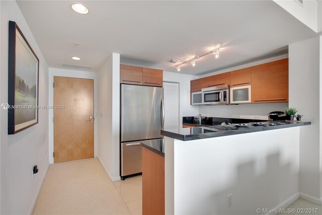 Kitchen - 253 NE 2nd St Condominio