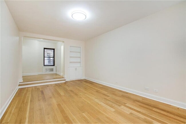 Building Photo - 425 Central Prk W Unit 4-F