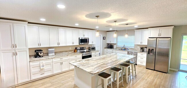 Building Photo - Adorable and Updated Home in Levitt Parkwa...