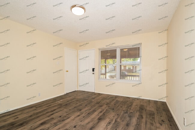 Photo - 1955 Hungerford Dr