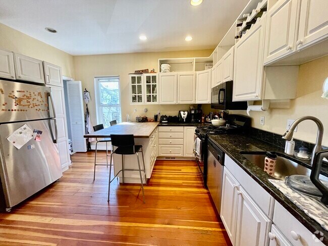 Building Photo - 174 Putnam Ave Unit 2 Rental