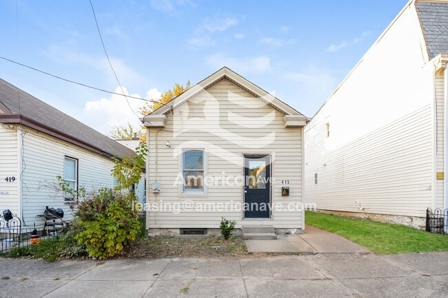 Photo - 415 Thornton St