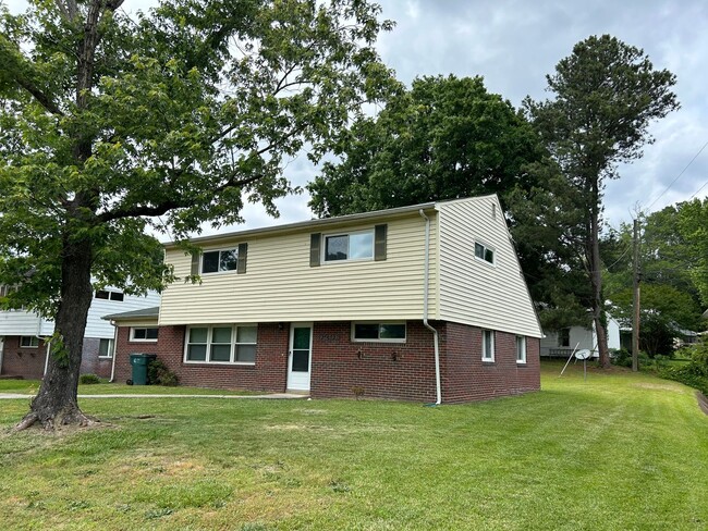 Photo - Spacious 4BR + Bonus Room – Available May 10! Regency Area!