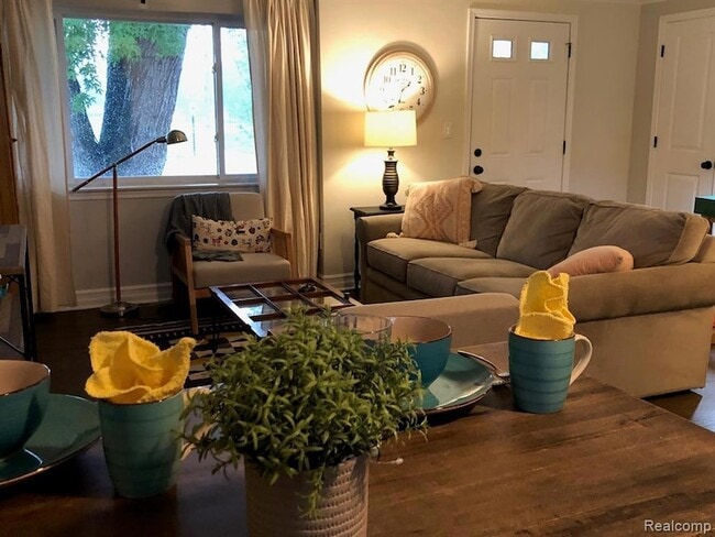 Photo - 26348 Alger St