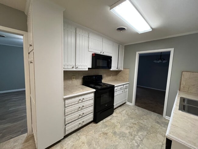 Photo - 382 Spenseth Dr