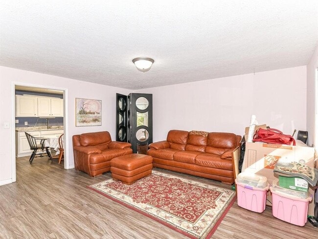Photo - 636 E 108th St Unidad A