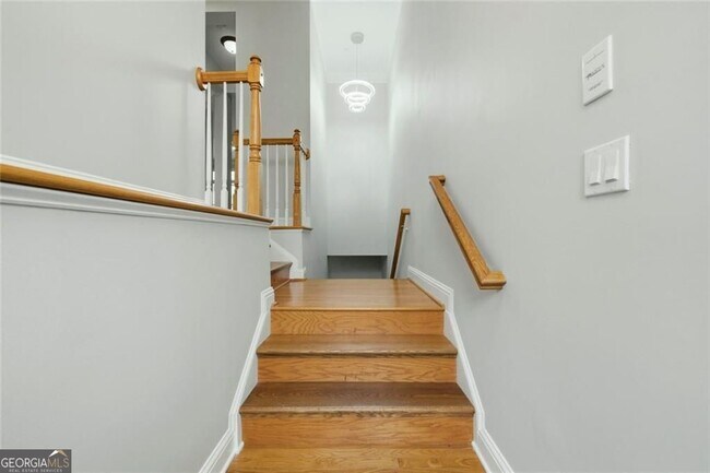 Photo - 319 Creekbank Way SE