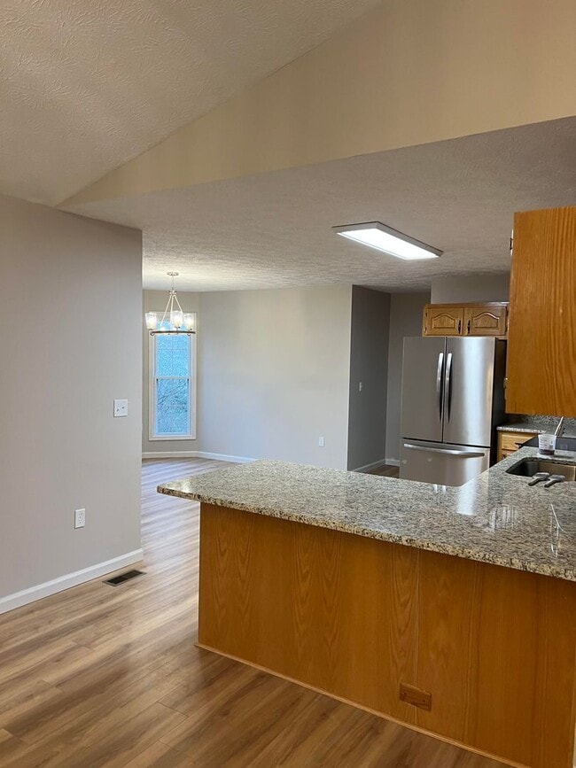 Photo - 392 Southridge Cir