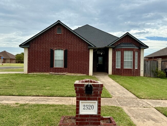 Building Photo - Beautiful Home in Moore - 3 Bed, 2 Bath, P...