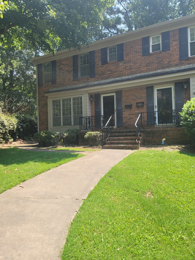 End unit, private entrance, lawn - 2134 Montreat Way Unidad 2134 Montreat Way Rental