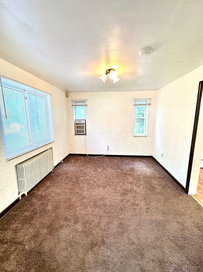 Photo - 2156 Sampson St