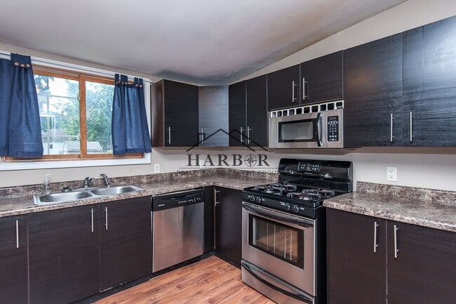 Charming Remodeled 3 bed 2 bath House! - Charming Remodeled 3 bed 2 bath House!