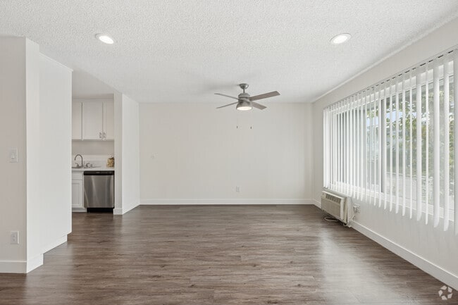 2BR, 2BA - 990SF - Dining Room - La Fontana Apartments