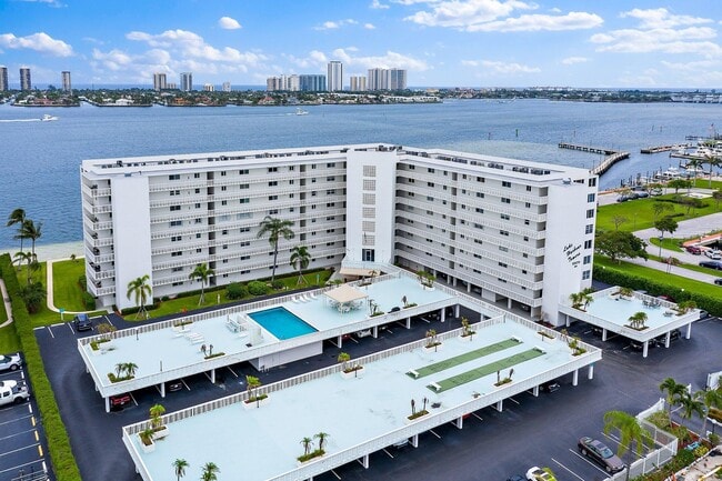 Building Photo - 301 Lake Shore Dr Unit 802