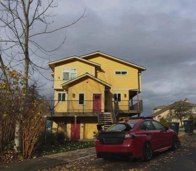 Building Photo - Blueberry Tri-Plex Unit 103 Rental
