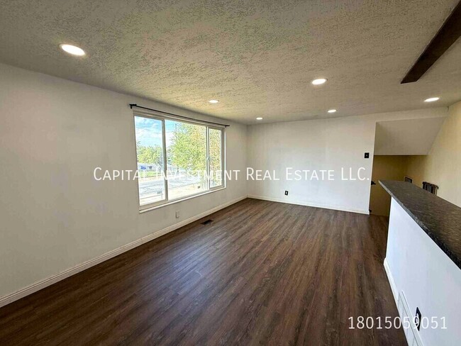 Photo - 1102 E Sego Lily Dr