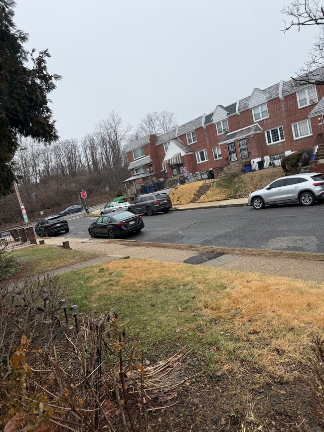 Photo - 114 E Colonial St