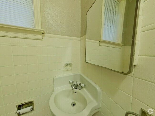 Building Photo - 2711 Keokuk St Rental
