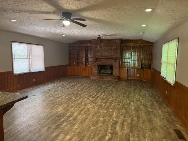 Photo - 121 Woodland Cir